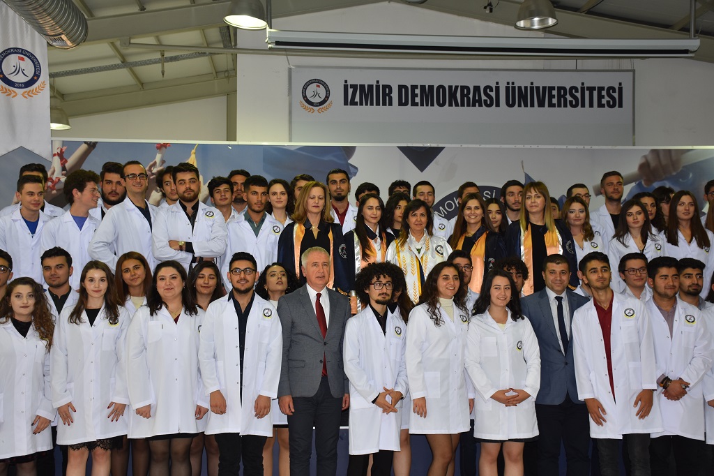 2019-2020 Eğitim-Öğretim Yılı Diş Hekimliği Fakültesi Beyaz Önlük Giyme Töreni